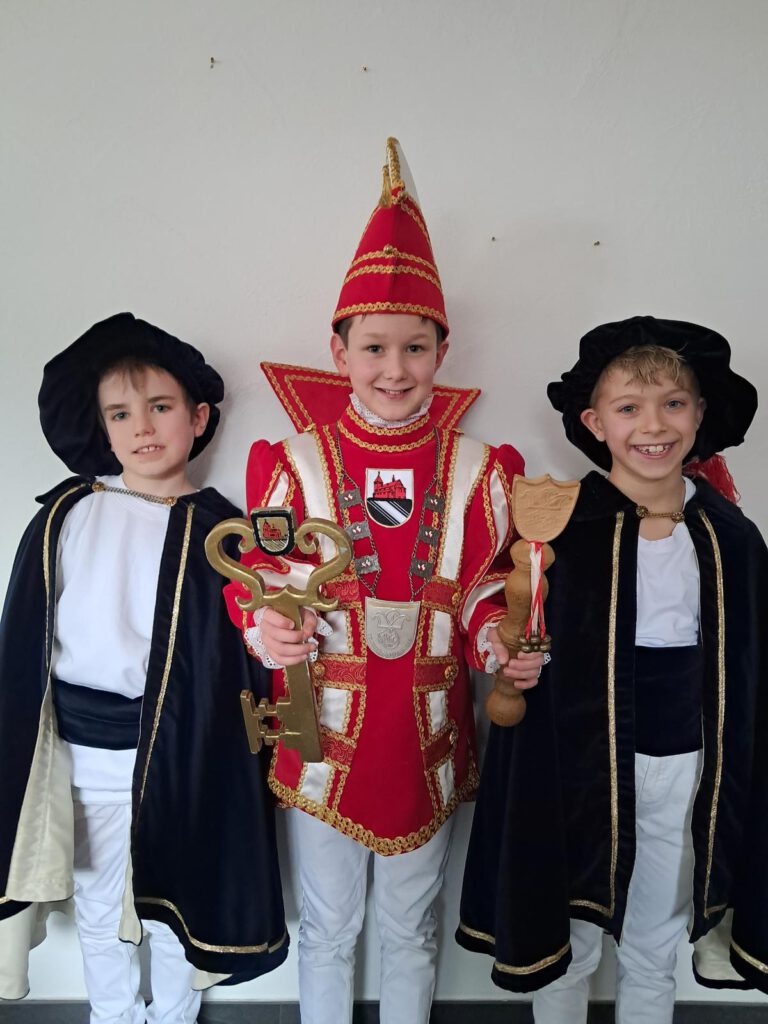 Kinderprinz 2026 des HCC Toni I. Pulte mit seinen Pagen Colin Schmidt und Luca Neubart. 